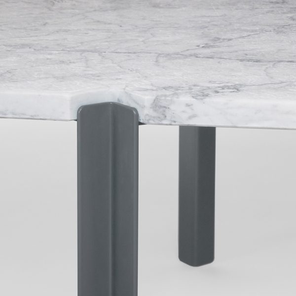 mesa baja quattro de marmol y metal. Objekt